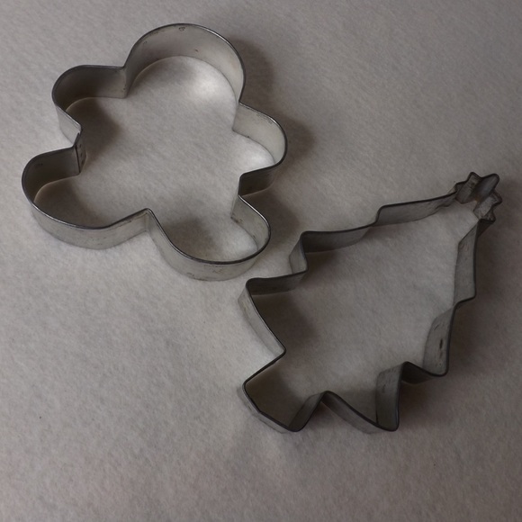 🎄SALE🎄Large Cookie Cutters- Set Of 2 (Holiday Themed) - Picture 1 of 4
